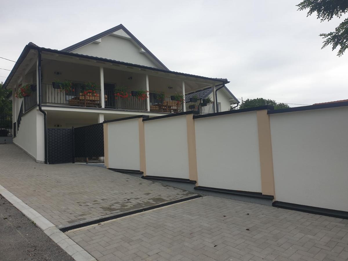 Apartmani Kruna Vrdnik Bagian luar foto