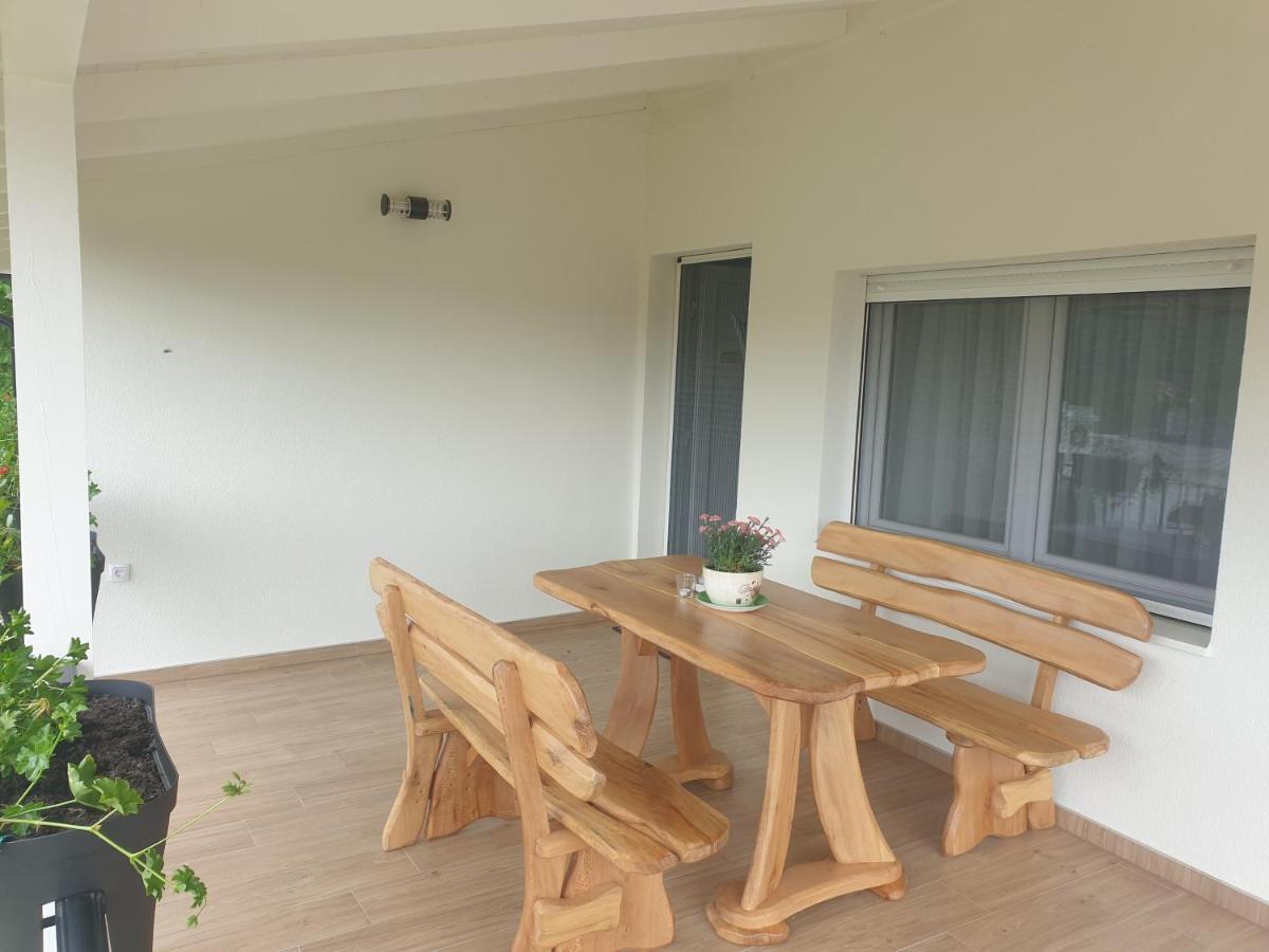 Apartmani Kruna Vrdnik Bagian luar foto